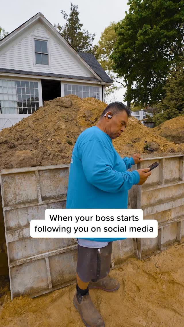 Ideal employee 😎😇 

#longislandpools #poolconstruction #boss #socialmedia #trend